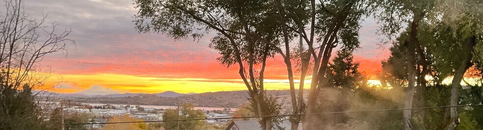 Nice views of sunsets, and deer - 418 N Laguna St