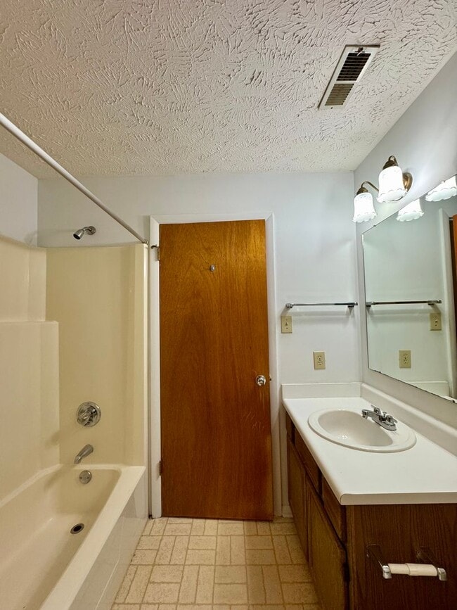 Building Photo - 1899 Tryon Dr