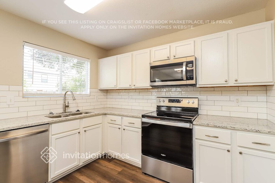 Building Photo - 5710 Sherbrooke Oak