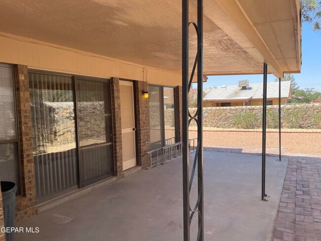 Building Photo - 10640 Islerock Dr