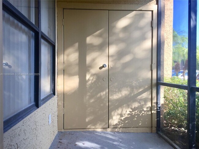 Building Photo - 10440 SW 156th Ct