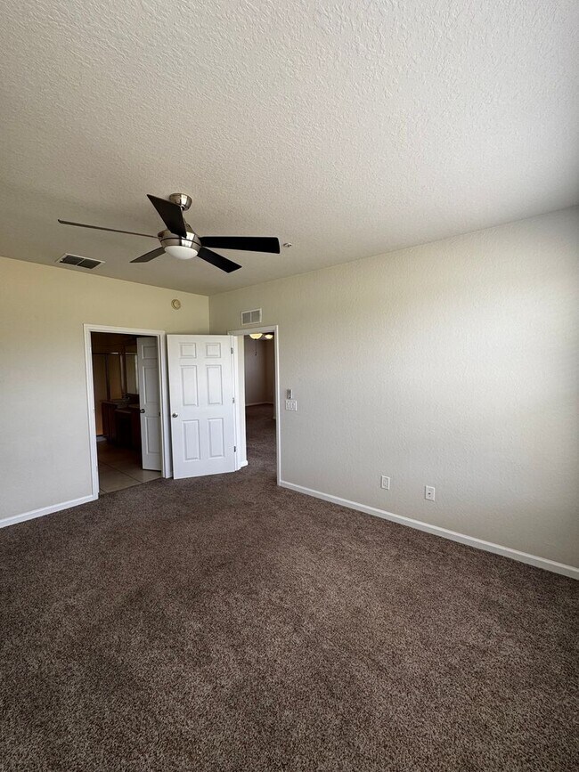 Building Photo - 4401 SW 52nd Cir