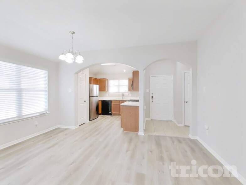 Building Photo - 7402 Deloache Ave