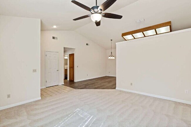 Building Photo - 5740 Laguna Park Dr