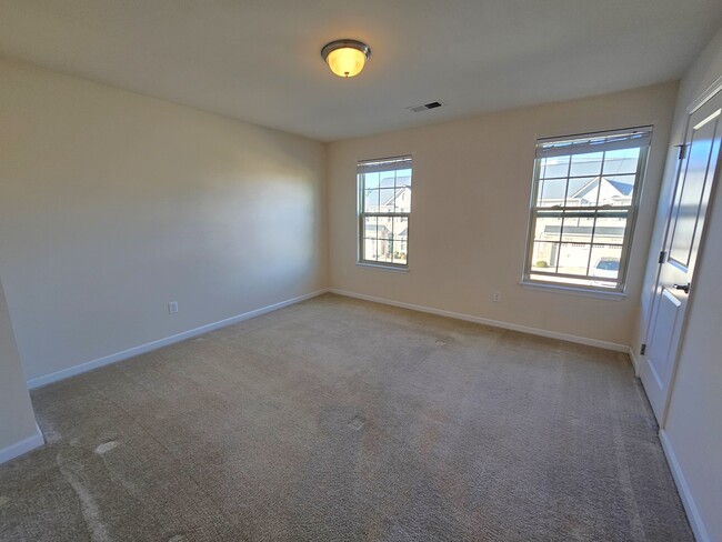 Building Photo - 136 Middleby Way