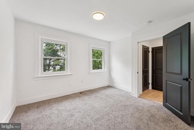 Building Photo - 818 Sylvan St