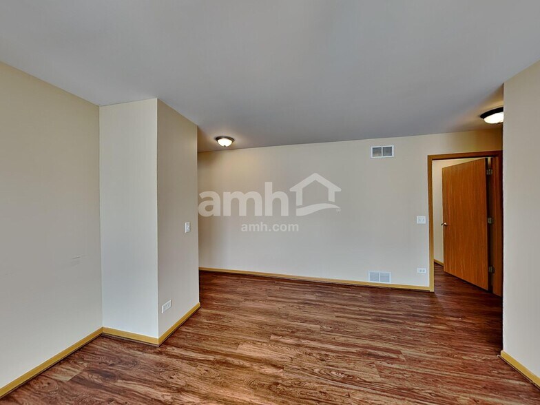 Building Photo - 329 Verbena Ln