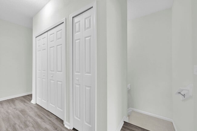 Building Photo - Bright and Spacious Townhome in Gate Community
