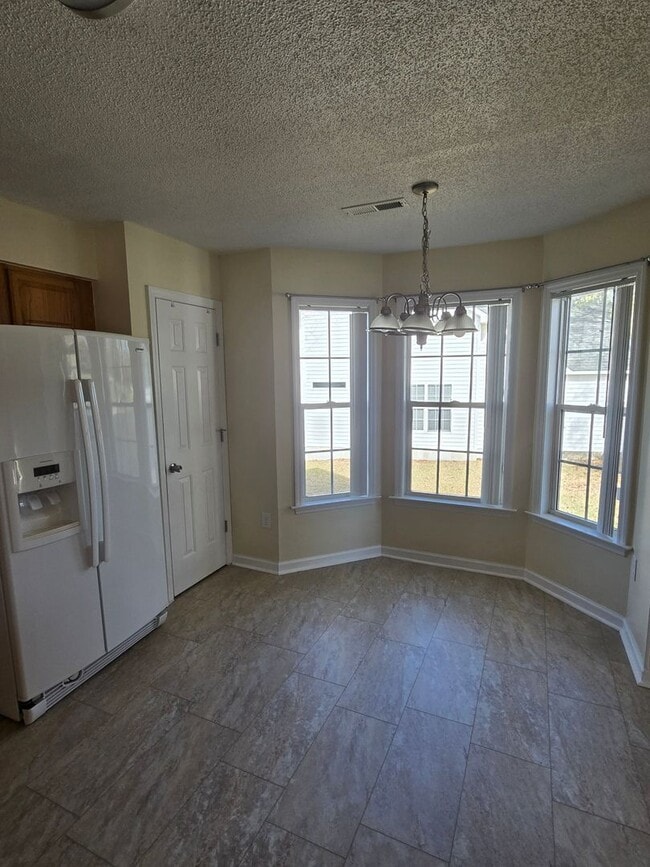 Building Photo - Charming 3-Bedroom Home in Hunters Creek – Pet Friendly & Great Amenities!