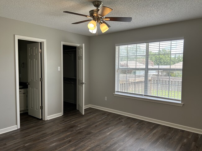 Building Photo - 16 Azalea Dr