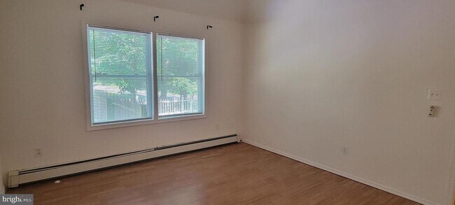 Building Photo - 2401 N Lakeshore Dr