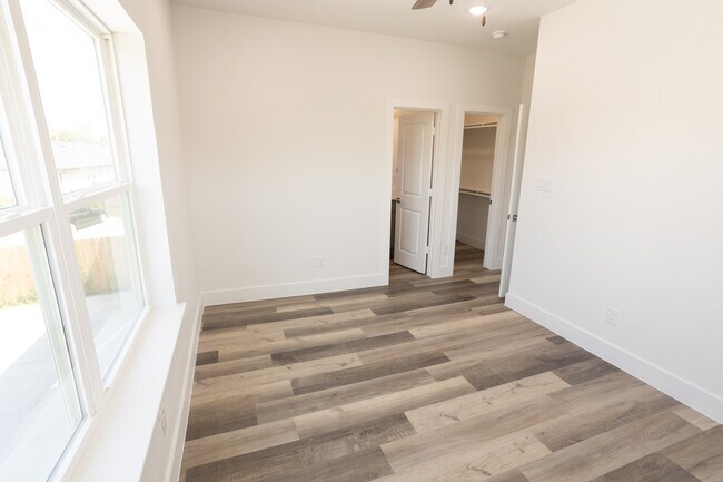 Building Photo - 3144 Wayside Ave