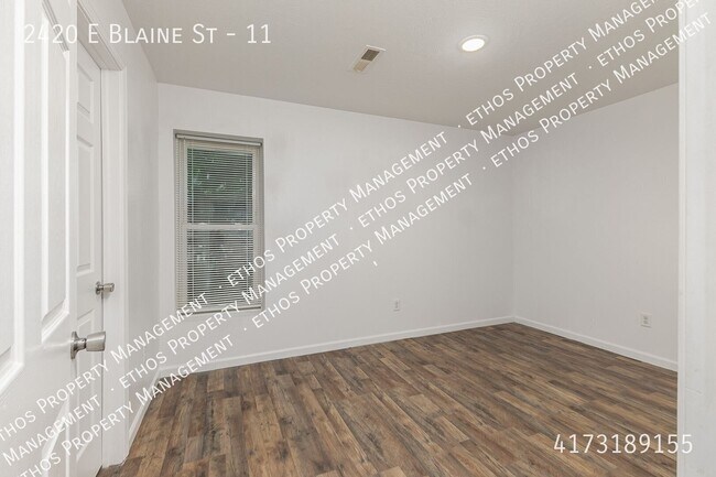 Building Photo - 2420 E Blaine St