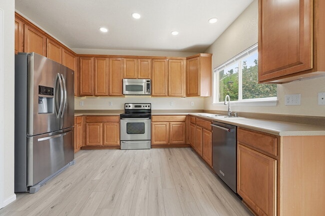 Building Photo - $2,845.95 - 3 Bed, 2 Bath Home in Thornton with Central AC and In Unit Laundry!