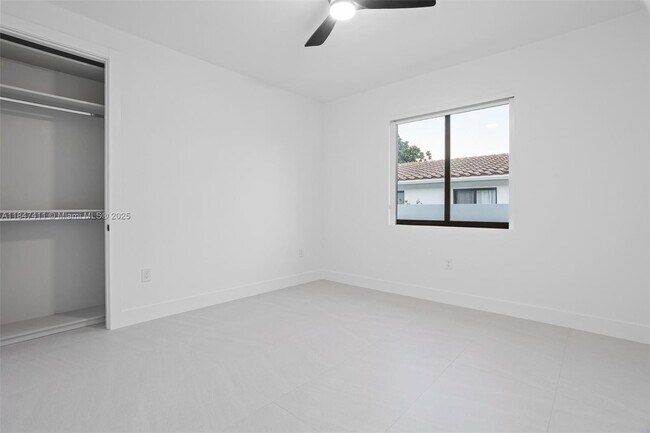 Building Photo - 917 SW 78th Pl