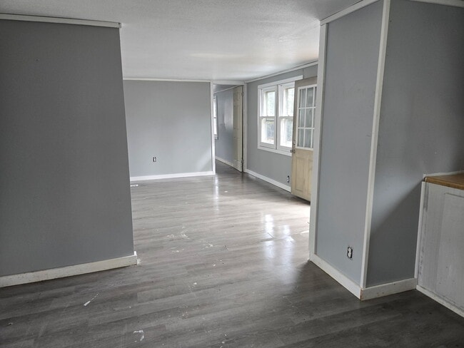 Building Photo - 435 Parsons Rd