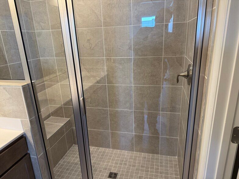 Primary Bedroom Full Bathroom - View #2 - 4406 Dominion Forest Cir