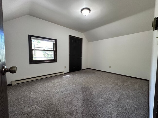 Building Photo - 822 3rd St