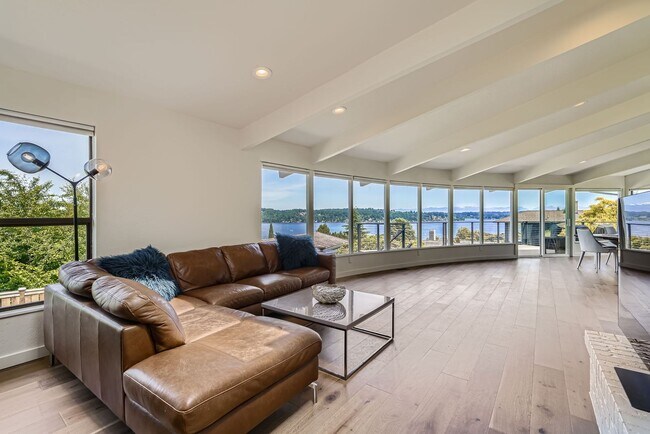 Building Photo - Inverness Home
