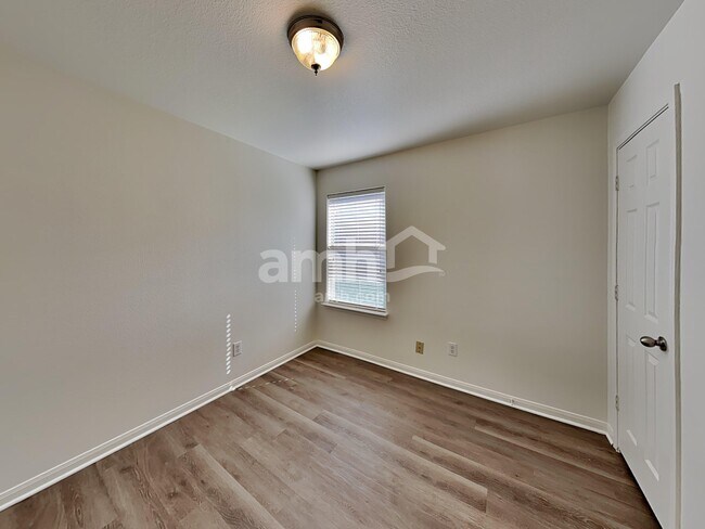 Building Photo - 6823 Manor Terrace Ln