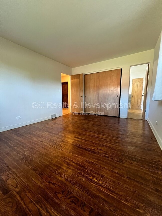 Building Photo - 1409 W 53rd Pl