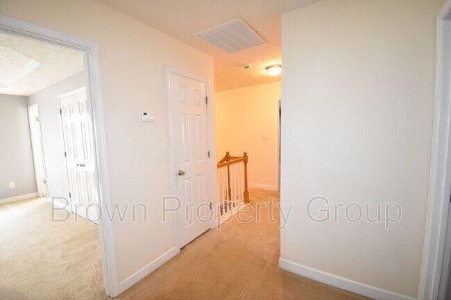 Building Photo - 165 Pender Rd