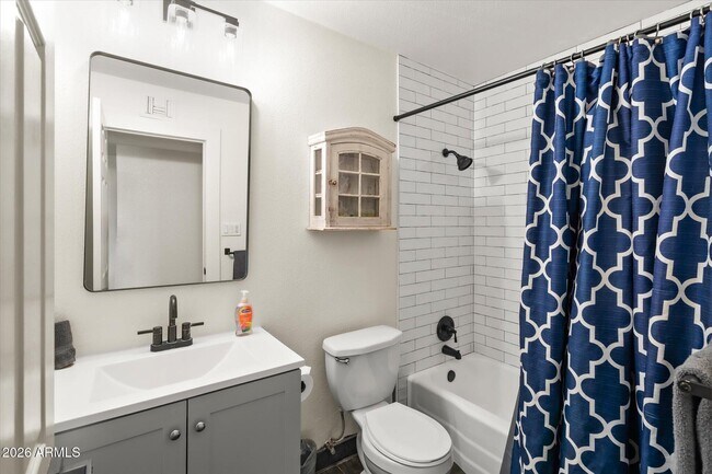 Building Photo - 423 N 73rd Pl