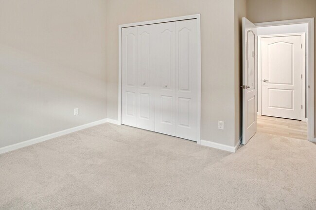 Building Photo - 4 Bedroom Home with Office in Windward Ran...