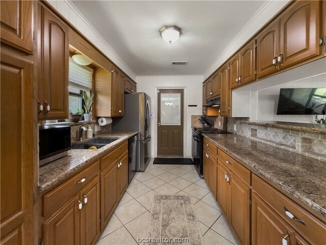 Building Photo - 2525 Willow Bend Dr