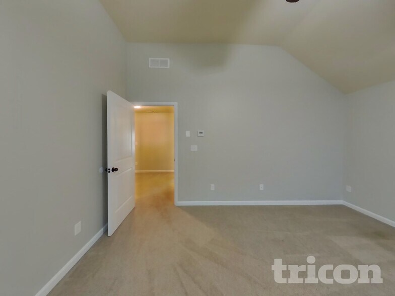 Building Photo - 131 Huntsman Dr