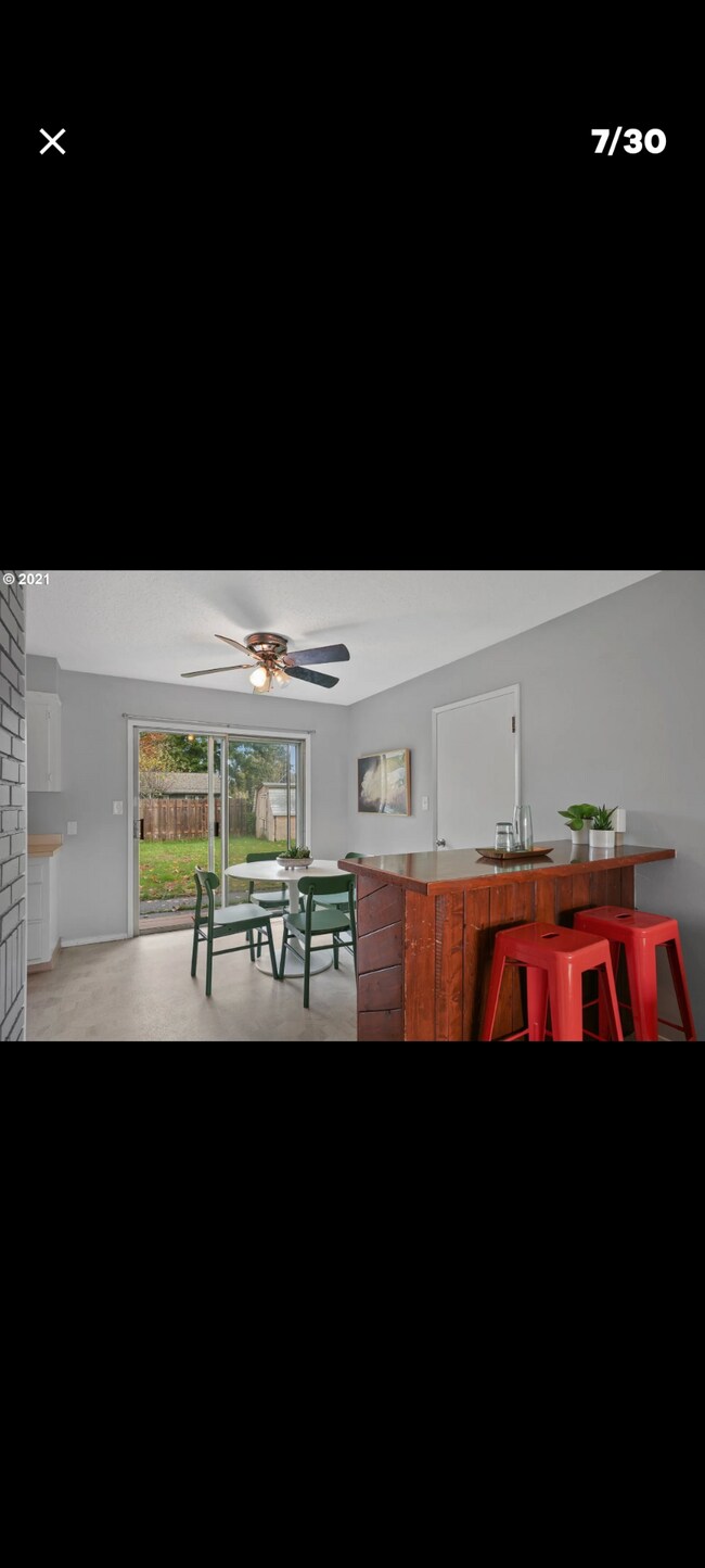 Building Photo - 12717 SE Gladstone St