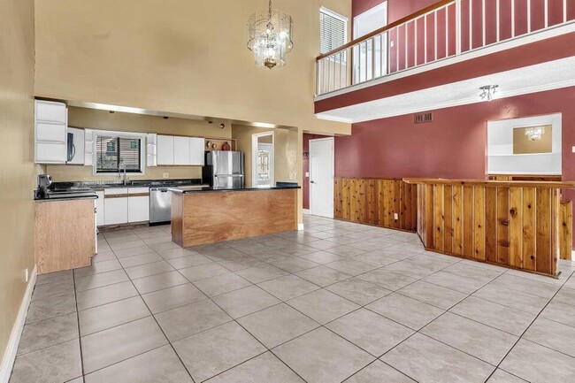 Building Photo - 2438 Southridge Rd