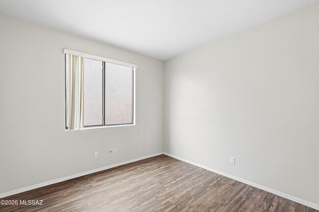 Building Photo - 1342 W Hopbush Way