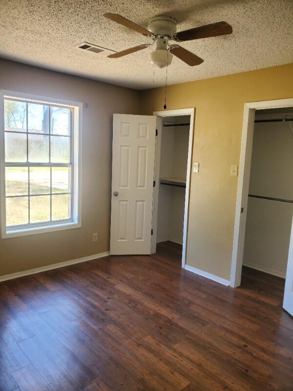 Building Photo - 410 Birchwood Dr