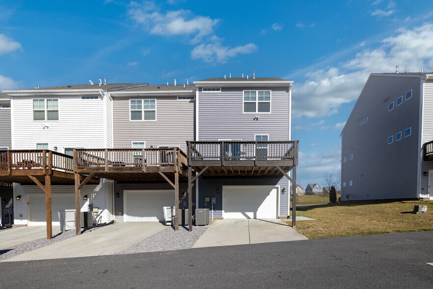 Building Photo - 6418 Cassia Loop