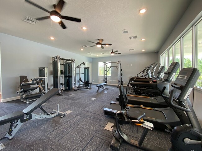 Building Photo - *1000 OFF 1ST MONTH FREE* Spacious 4 Bed, ...