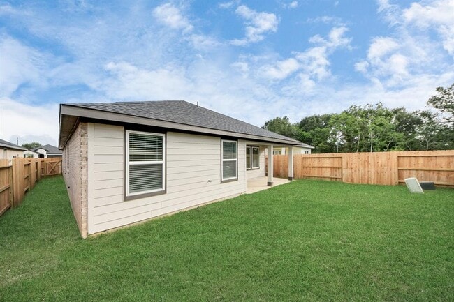 Building Photo - 5038 Balcolm Dr