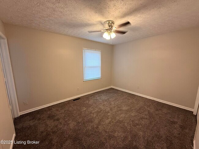 Building Photo - 8401 Roseborough Rd