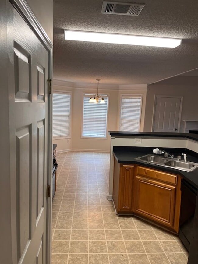 Building Photo - Two Story home in Hampton