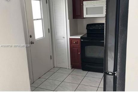 Building Photo - 1701 NE 191st St