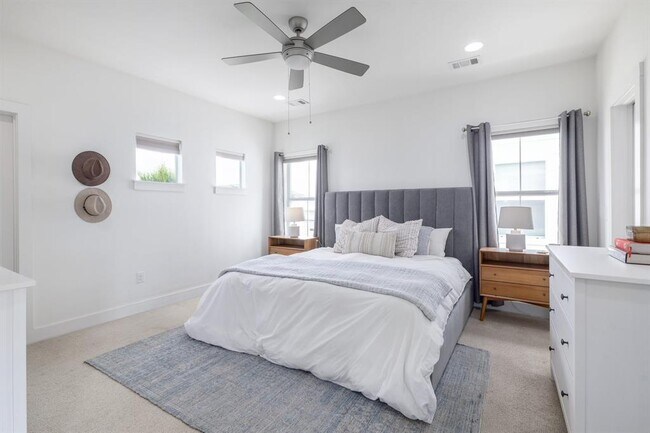 Building Photo - 2705 Halcyon Dr