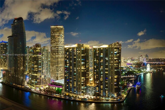 Building Photo - 325 S Biscayne Blvd