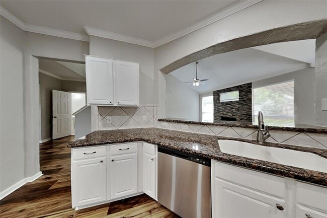 Building Photo - 2331 Trotter Dr