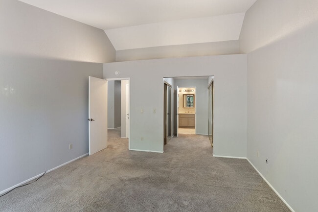 Building Photo - 562 La Corso Dr