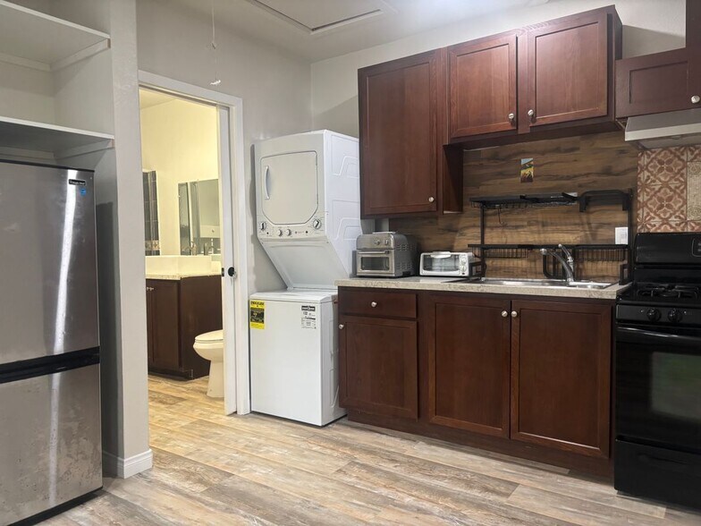 Primary Photo - 829 Kostner Dr