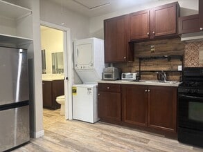 Building Photo - 829 Kostner Dr