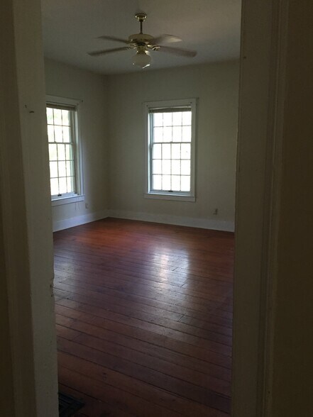 Building Photo - 79 Lower Creek Rd