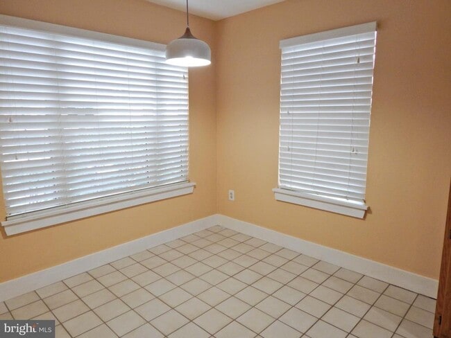 Building Photo - 101 Sarahs Ln