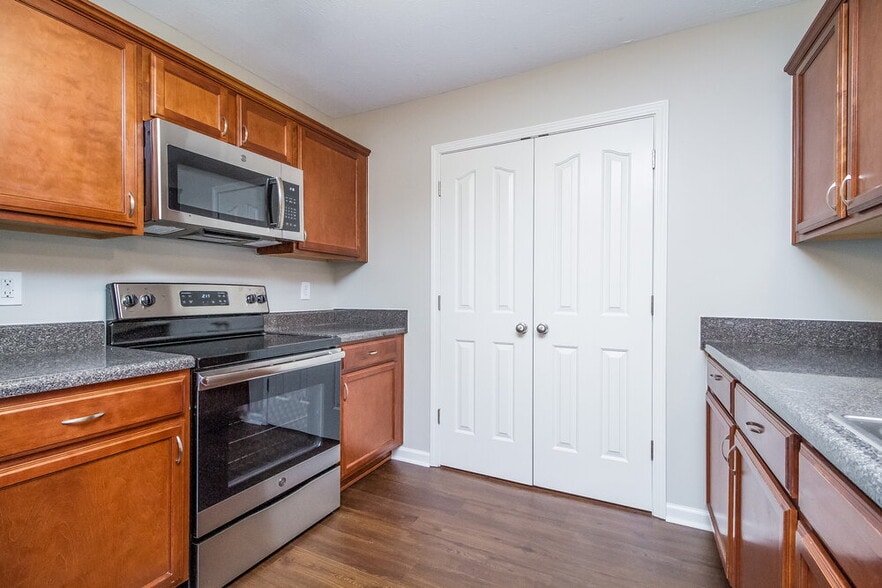 Building Photo - 8856 Cressent Glen Ct
