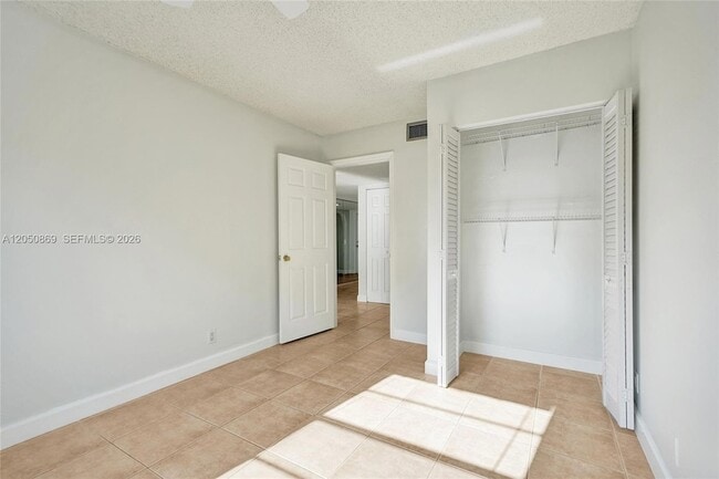 Building Photo - 8798 Holly Ct